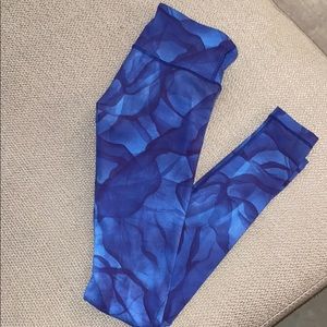 Lululemon Size 4 Blue Watercolor WunderUnders